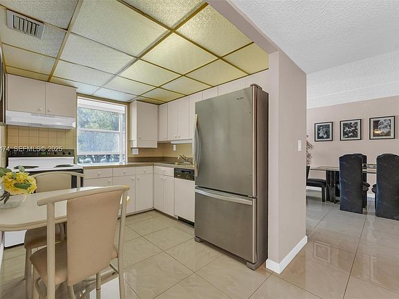 3rd image of 2101 Atlantic Shores Blvd APT 201