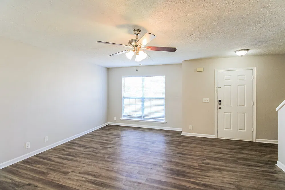 3 bed, 2.5 bath, 1478 sqft, $2,045 — Photo 4