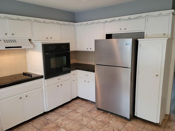 4th image of 8418 Travis Ln