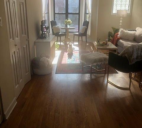 4th image of 3174 N Broadway St #201