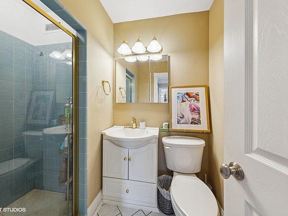 3rd image of 1000 N Lakeshore Dr #2002
