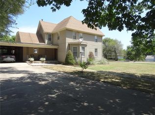 120 S Green St, Tonganoxie, KS 66086
