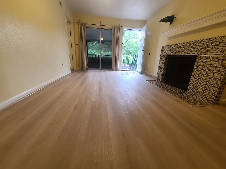 LIVING ROOM - 2