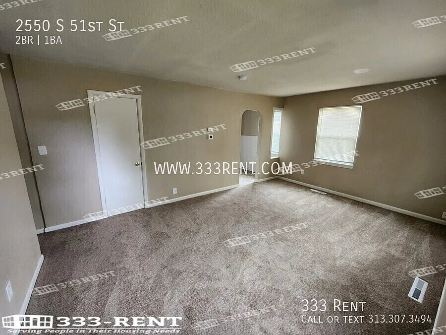 Ranch style house in Kansas City, Kansas near highway access! — Photo 4