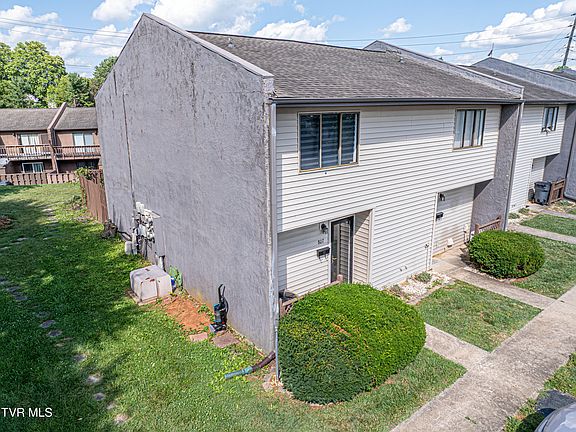 3rd image of 807 7th St #807