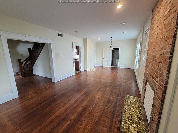 3rd image of 523 Wyoming St