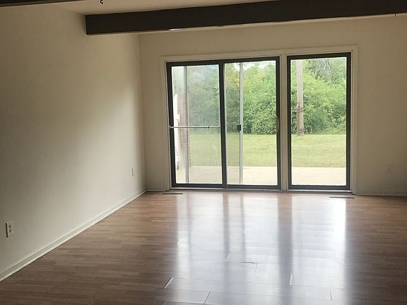 3rd image of 4131 Eastridge Dr APT 12