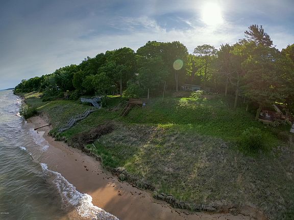 5th image of 3131 N Lakeshore Dr