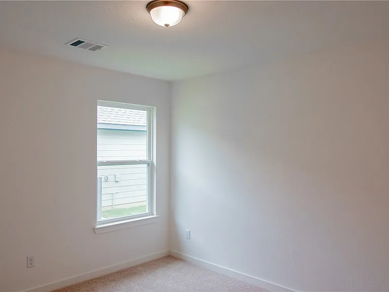 5689 Fox Bluff Dr — Photo 14