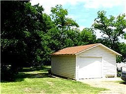 Detached garage