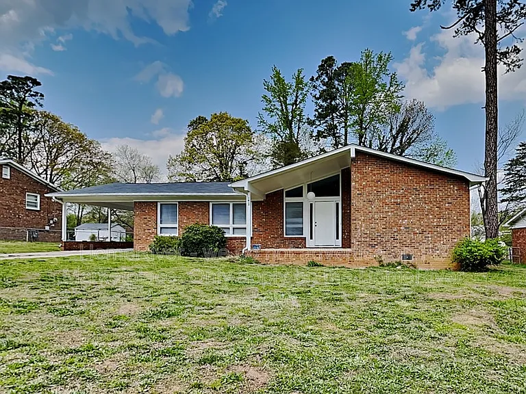 1613 Seven Oaks Pl — Photo 1