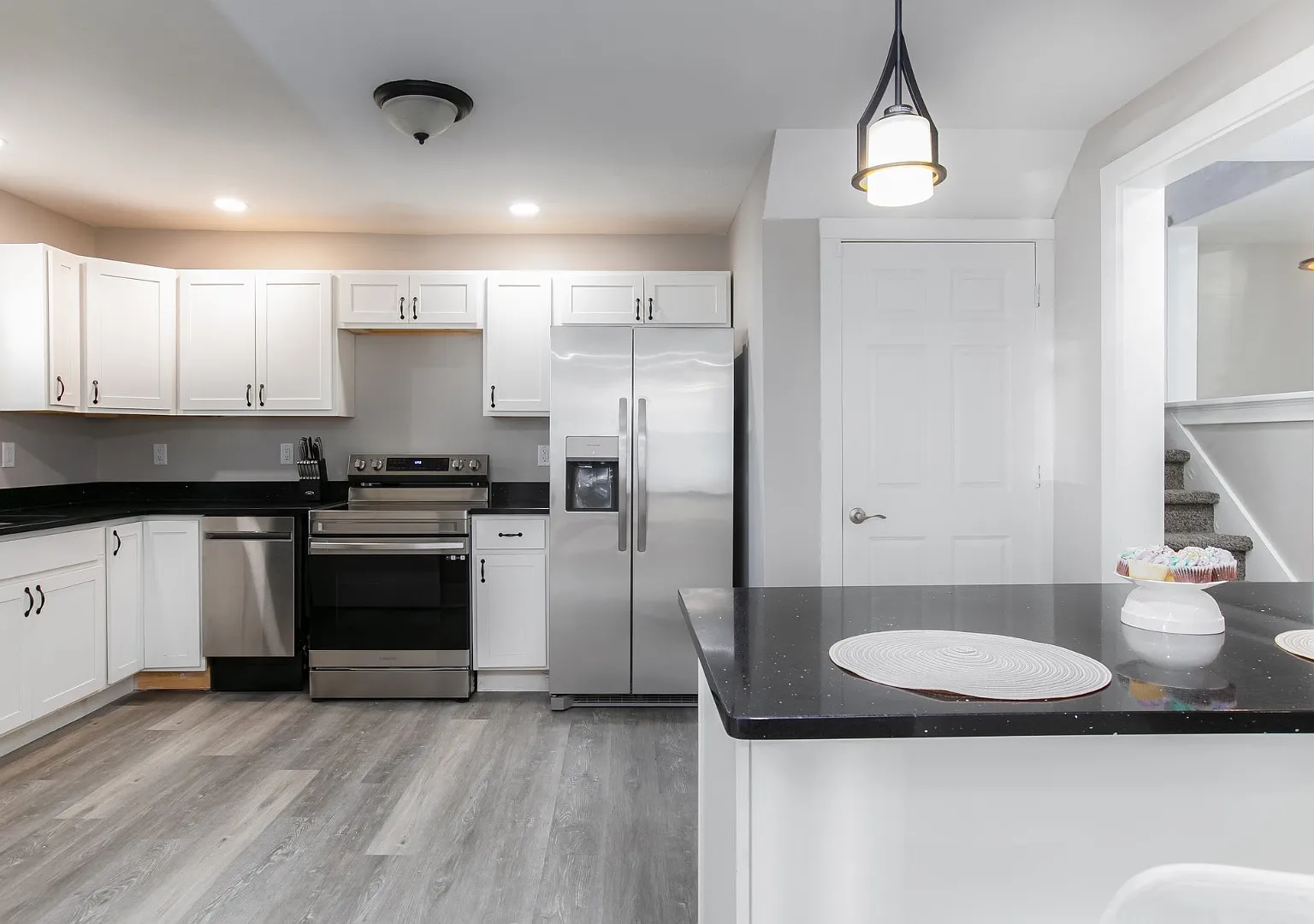 3 bed, 2150 sqft, $2,395 — Photo 3