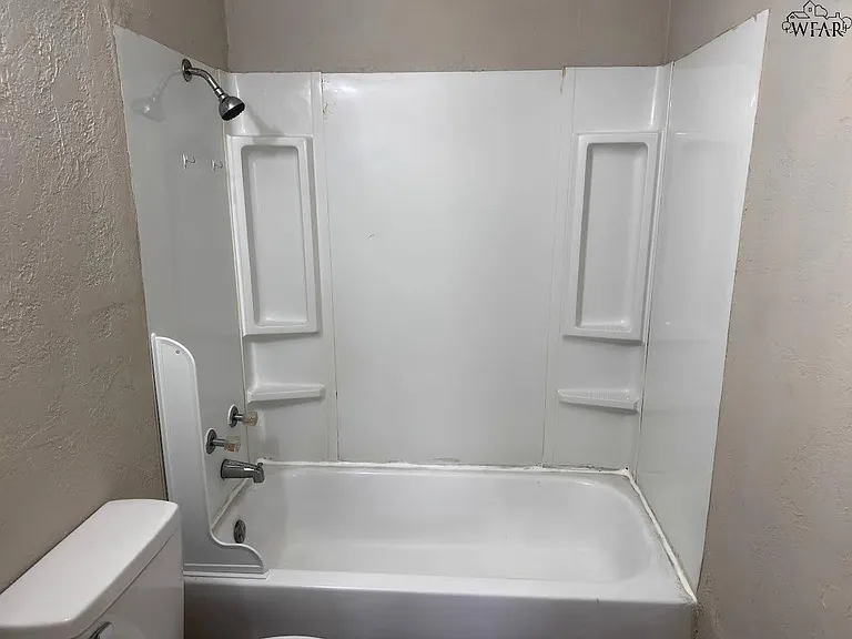 2409 Avenue D — Photo 11
