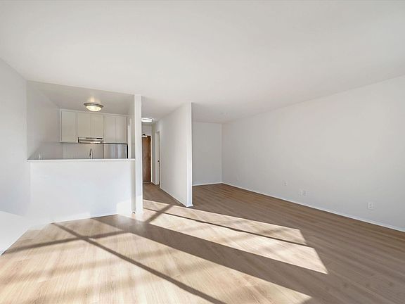 2nd image of 1490A Sacramento St #2D