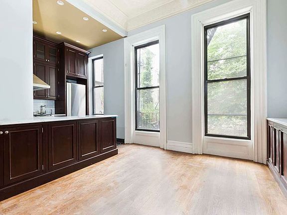 5th image of 584 Henry St APT 1