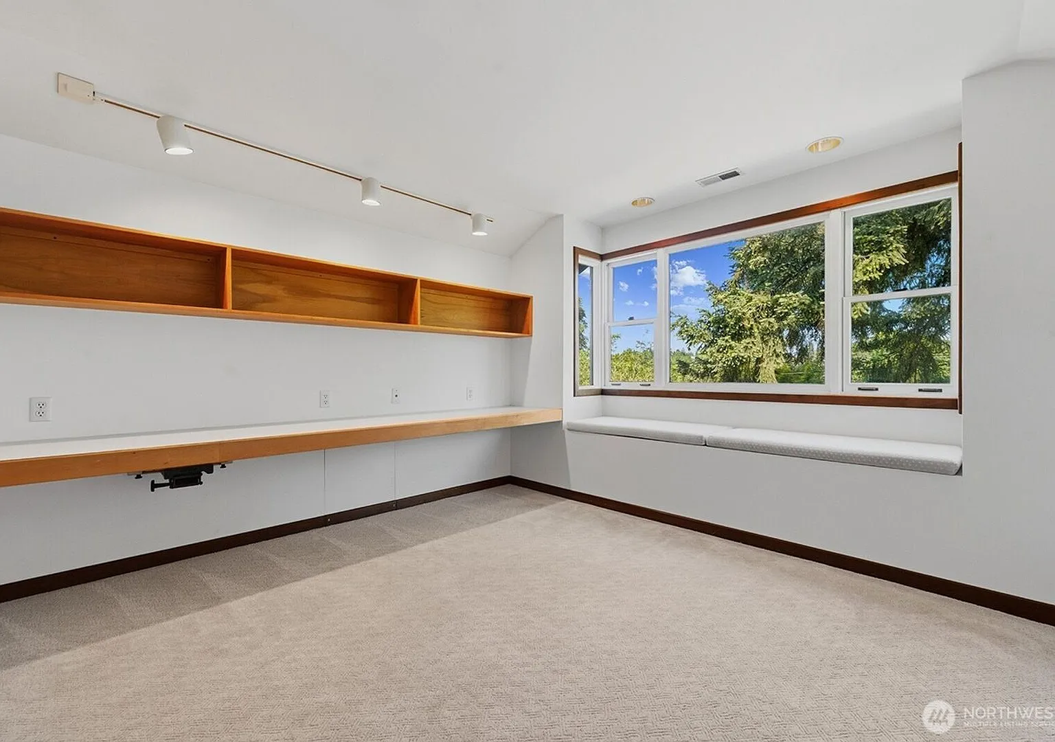 Spacious Ravenna Craftsman! — Photo 2