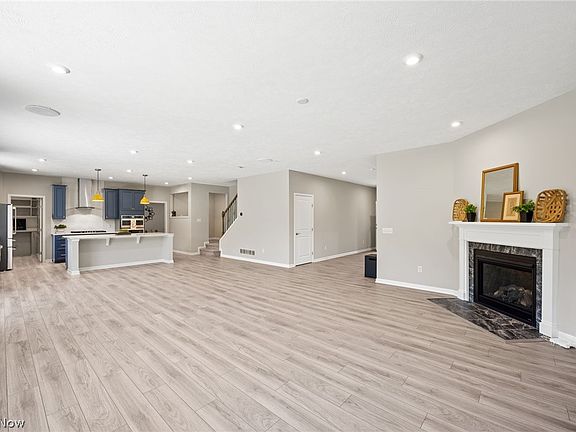 5th image of 3006 Blue Jaye Ln