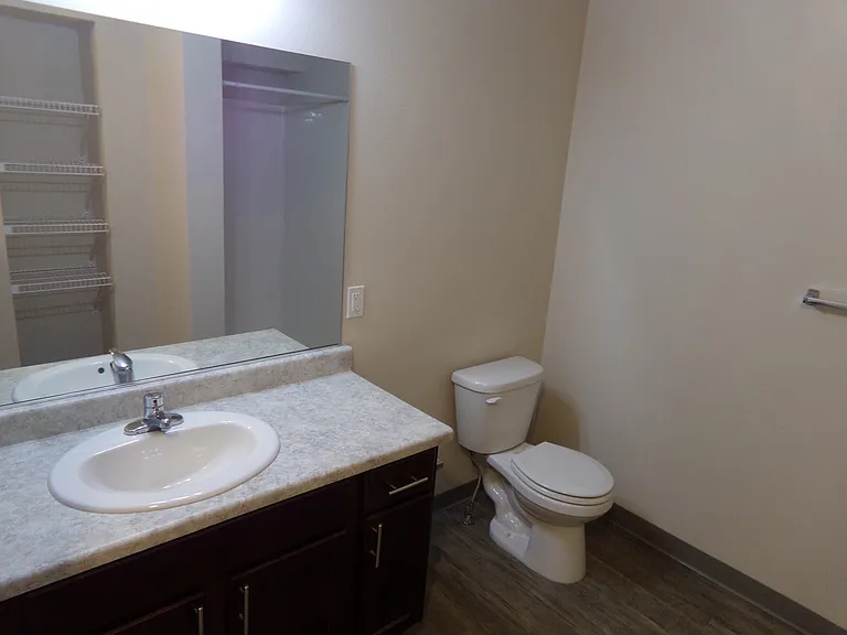 Crossroads Apartments — Photo 20