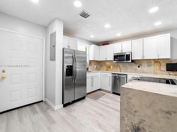 2nd image of 11477 NW 39th Ct APT 306-1