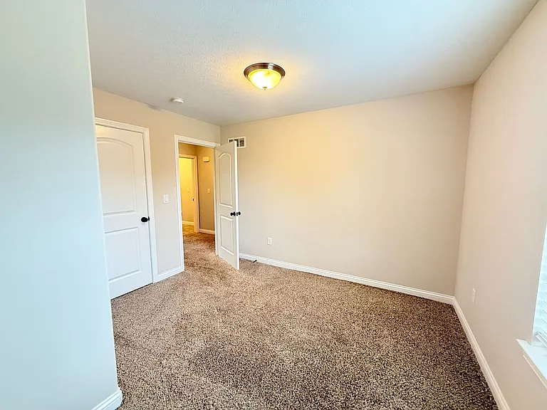 611 Knob Hill Rd — Photo 9