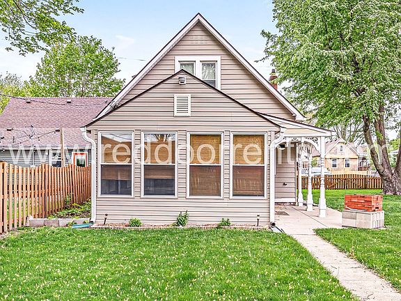 2nd image of 215 Wisconsin St