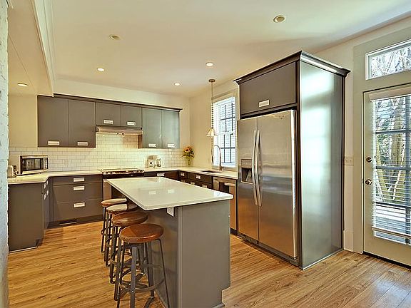 3rd image of 1025 Lowerline St #B