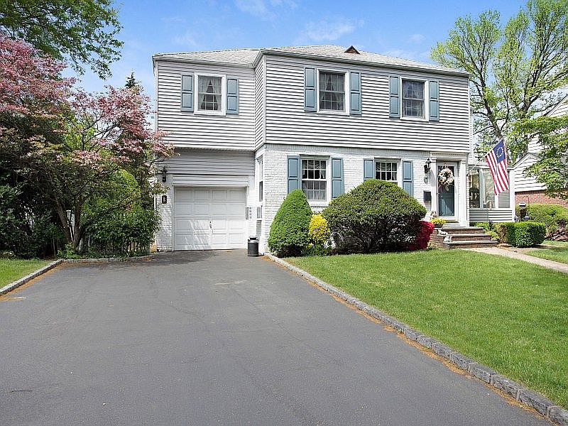 1st image of 119 Willow St