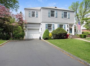 119 Willow St, Garden City, NY 11530
