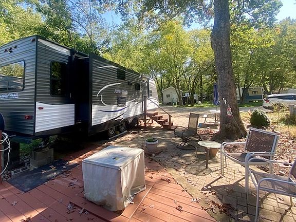 2nd image of 2/131 Woodhaven Dr E