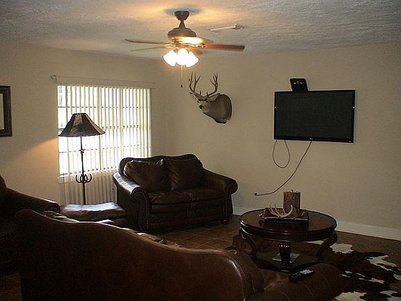 4th image of 9214 Cheswick Dr
