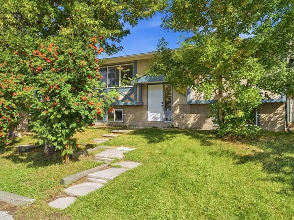 724 W 55th St SE, Calgary, AB T2A 3R8