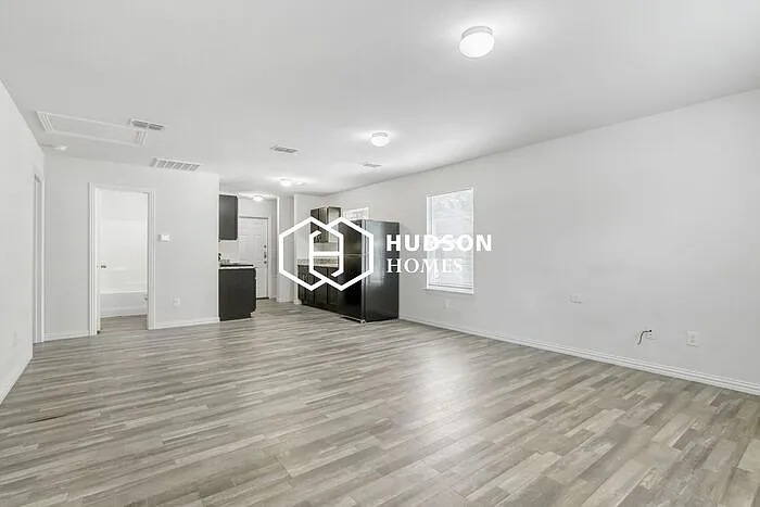 2525 N Tenneha Ave — Photo 5