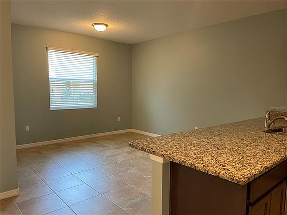 5th image of 3905 Silverlake Way