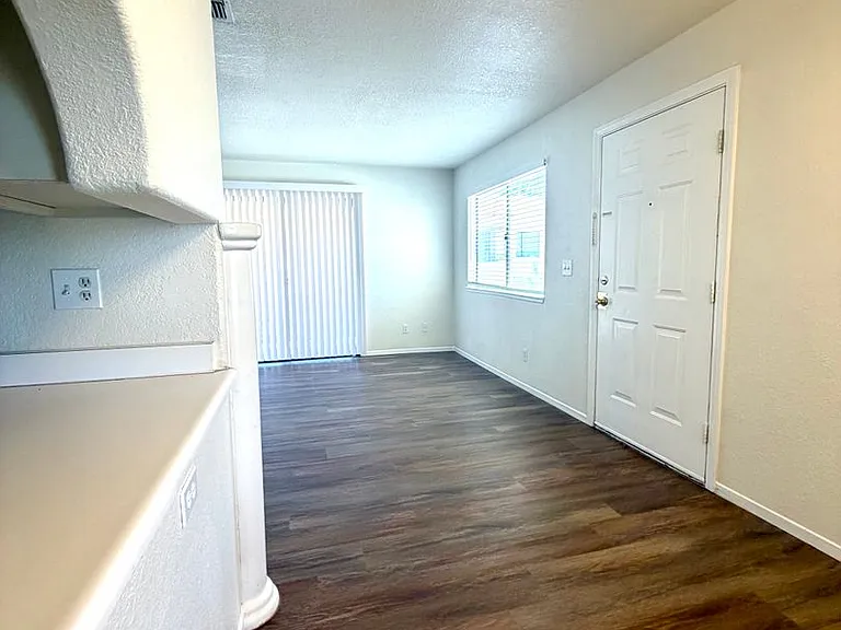 601 Cabrillo Cir #322 — Photo 8