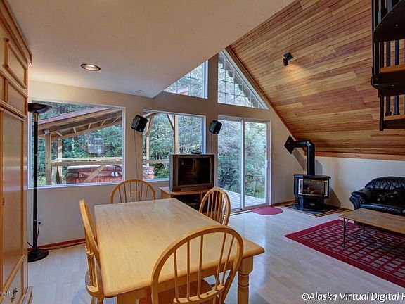 5th image of 284 Alta Dr