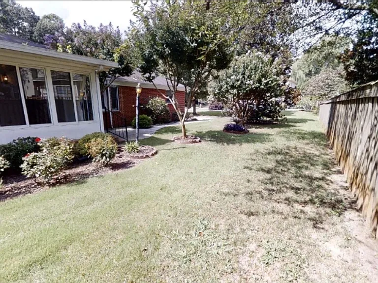 102 Montrose Dr — Photo 14