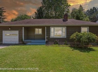 808 Robins Rd, Lansing, MI 48917