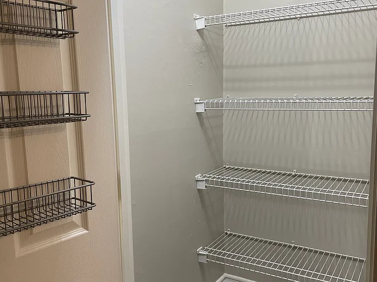 956 Seville Dr — Photo 8