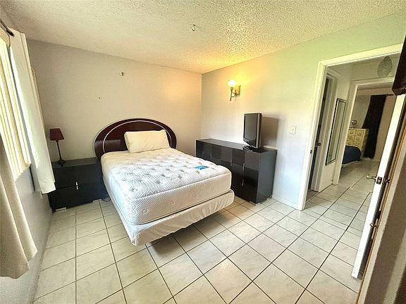 5th image of 6100 Forest Hill Boulevard #101