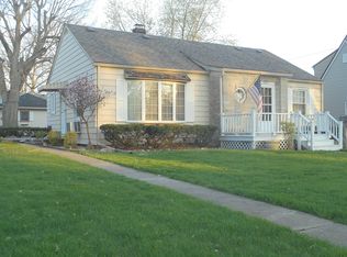 323 Holton Rdg, Crown Point, IN 46307