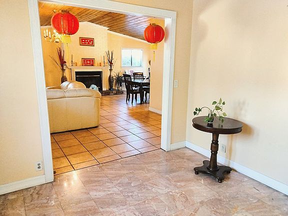 4th image of 802 N Calle Camellia