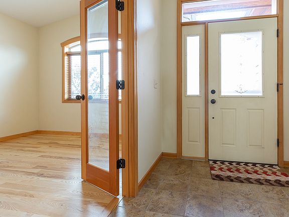 3rd image of 6645 Macarthur Dr