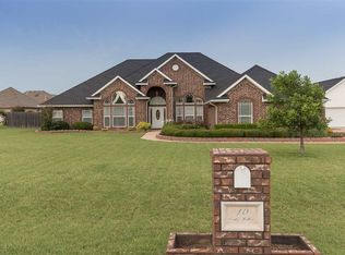 10 Windy Hollow Dr, Lawton, OK 73505