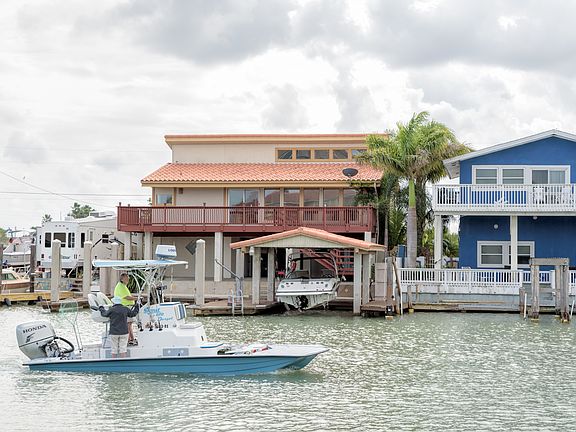 2nd image of 802 Tarpon Ave