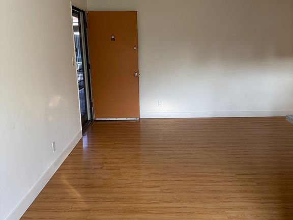 5th image of 5089 Highland View Ave APT 6