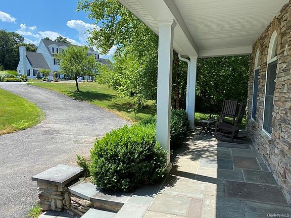 5th image of 30 Alexander Dr