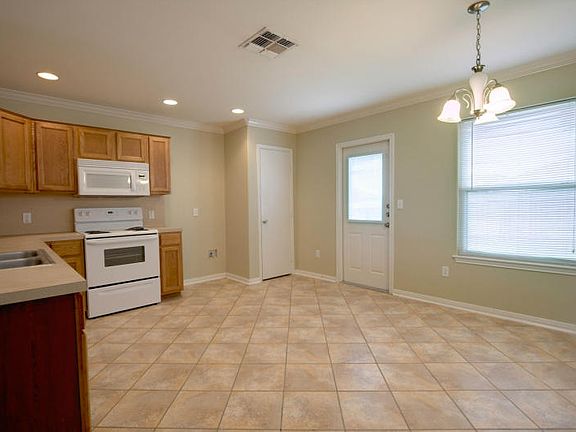 3rd image of 2221 Encino Dr