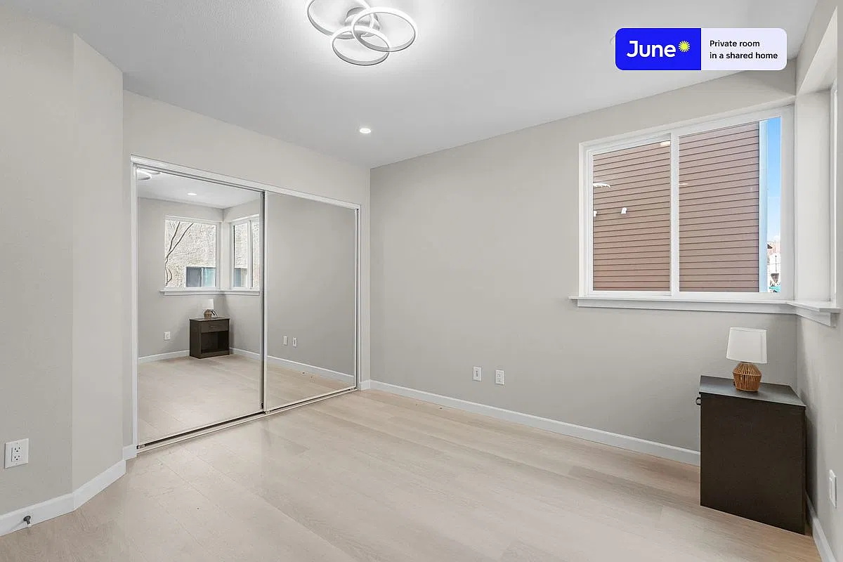 Queen bedroom in 5 bed/5 bath home in Boyle Heights #1829 A — Photo 2
