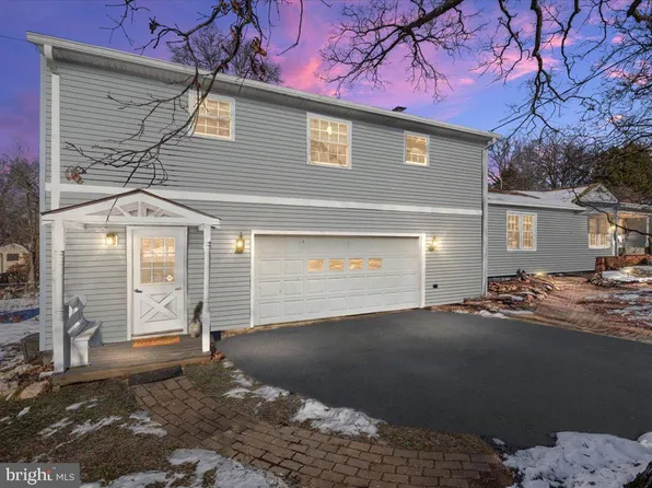 5826 Quintana St, Riverdale, MD 20737