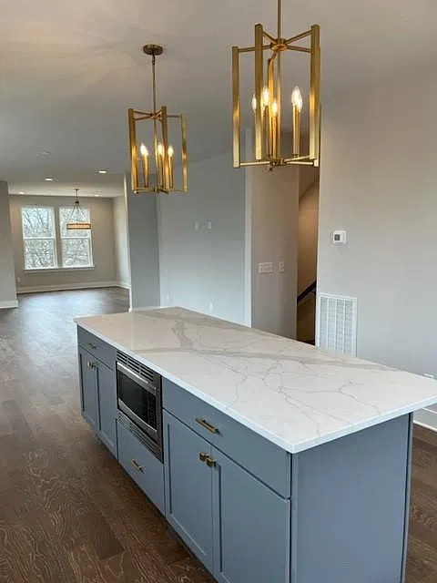 3 bed, 3.5 bath, 2193 sqft, $3,200 — Photo 3